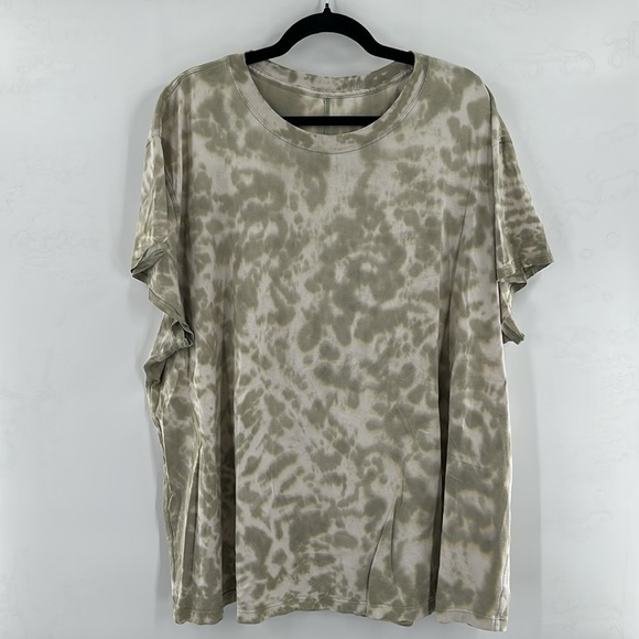 Lululemon All Yours T-shirt Green Camo - Picture 2 of 6